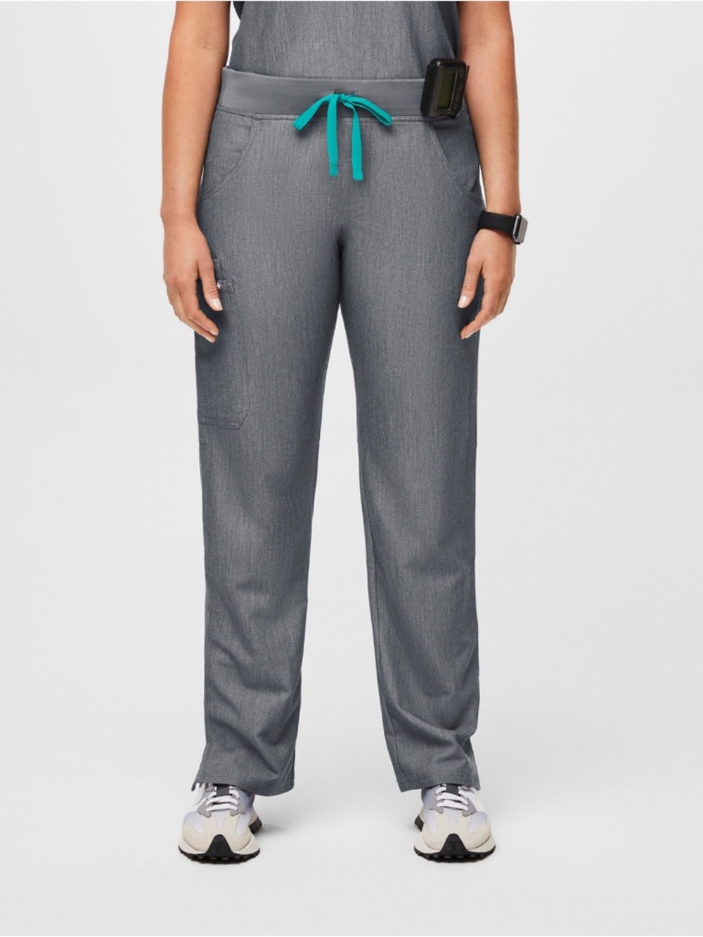 FIGS Kade Cargo Scrub Pants Womens Medium Graphite Technical Collection T21004